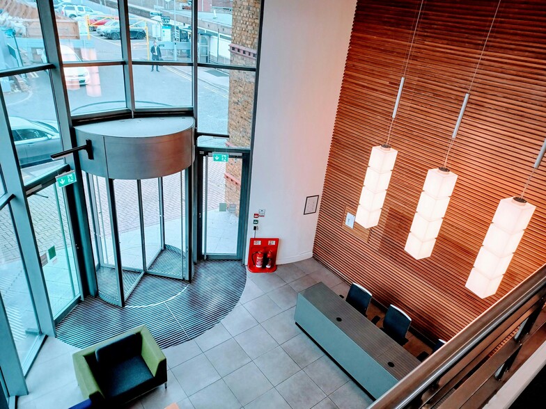 18-19 Station Rd, Sunbury On Thames to rent - Interior Photo - Image 1 of 12