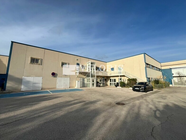 Office in Marseille to rent - Building Photo - Image 2 of 13