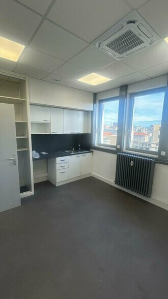 Office in Lyon for sale - Interior Photo - Image 3 of 9
