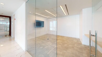 1111 Brickell Ave, Miami, FL to rent Interior Photo- Image 1 of 20