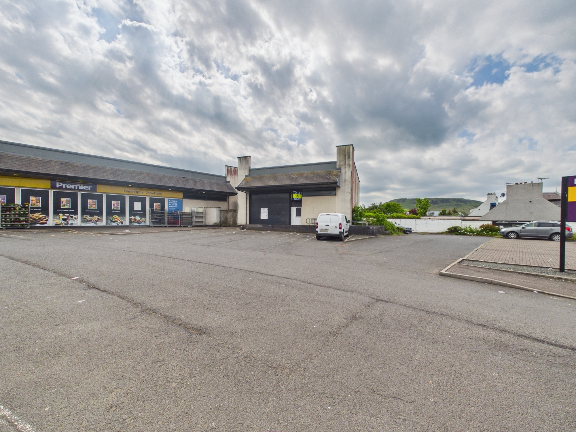 81 Glendoune St, Girvan to rent Building Photo- Image 1 of 8