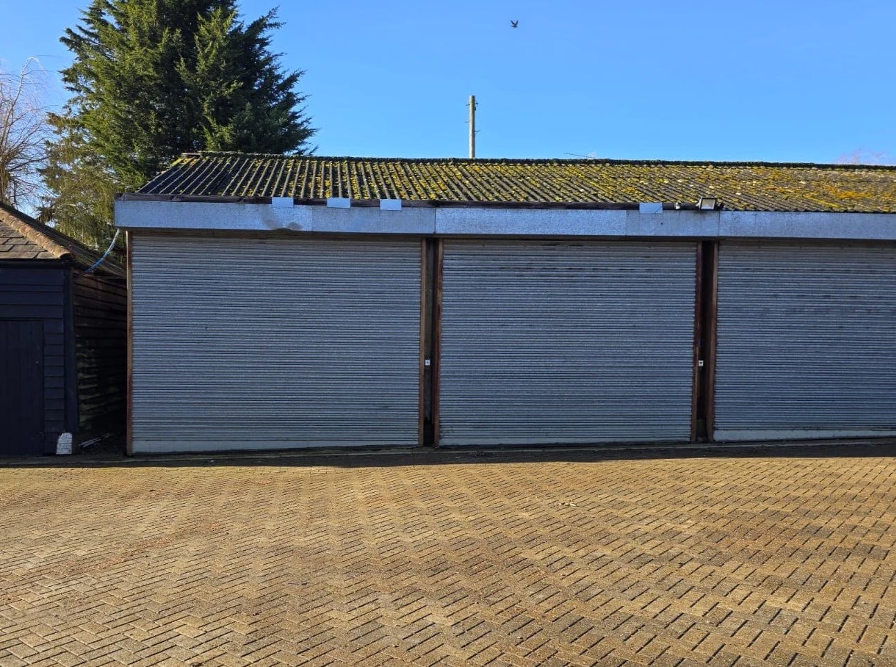 Woodhall Ln, Shenley to rent Primary Photo- Image 1 of 4