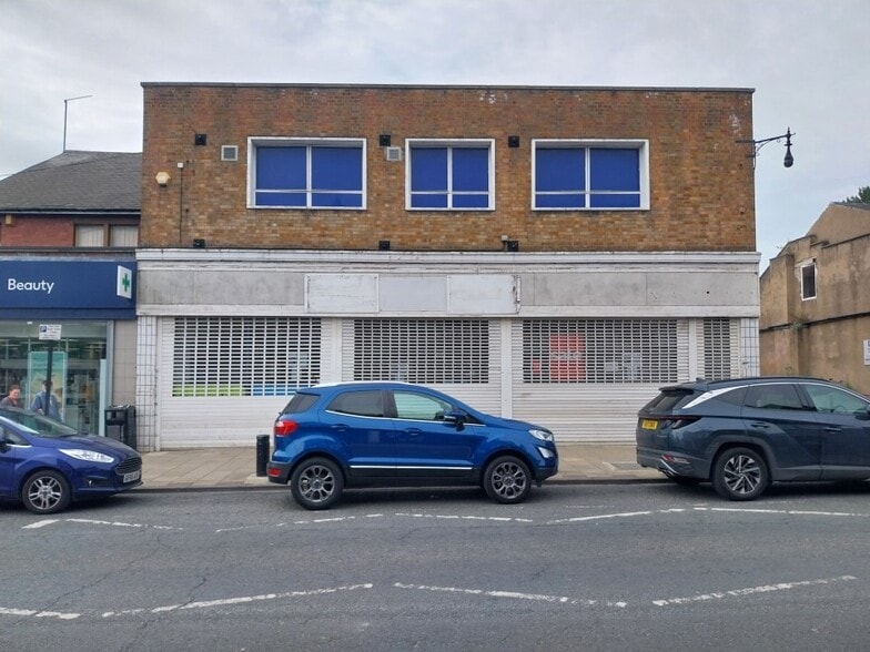 41 Barnsley Rd, Pontefract to rent - Building Photo - Image 1 of 2