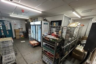 Birk Av, Barnsley to rent Interior Photo- Image 1 of 2