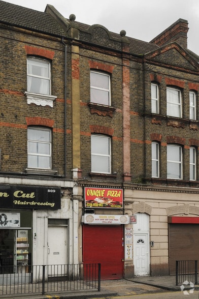 811 Harrow Rd, London to rent - Building Photo - Image 2 of 3