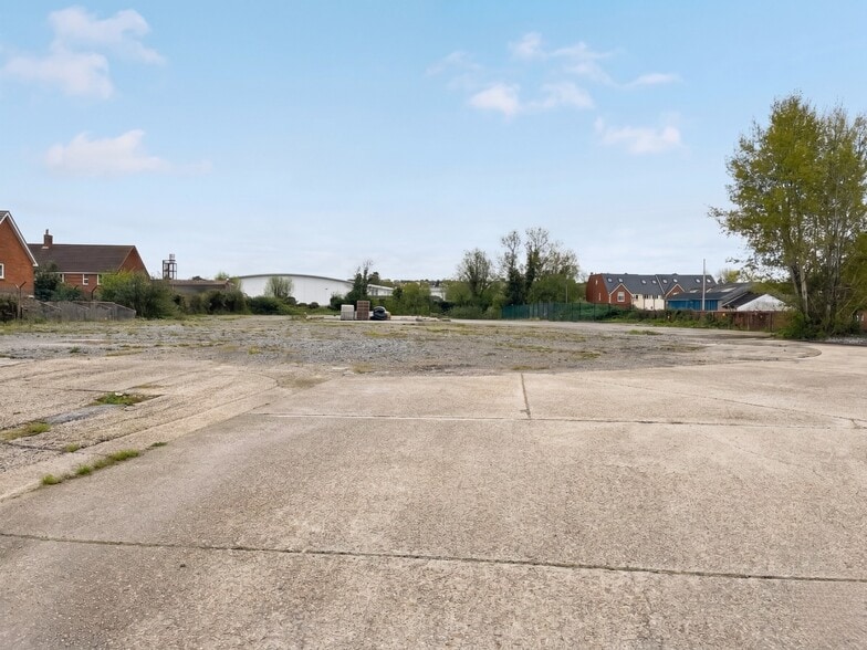 Coldharbour Lane, Salisbury to rent - Building Photo - Image 3 of 4