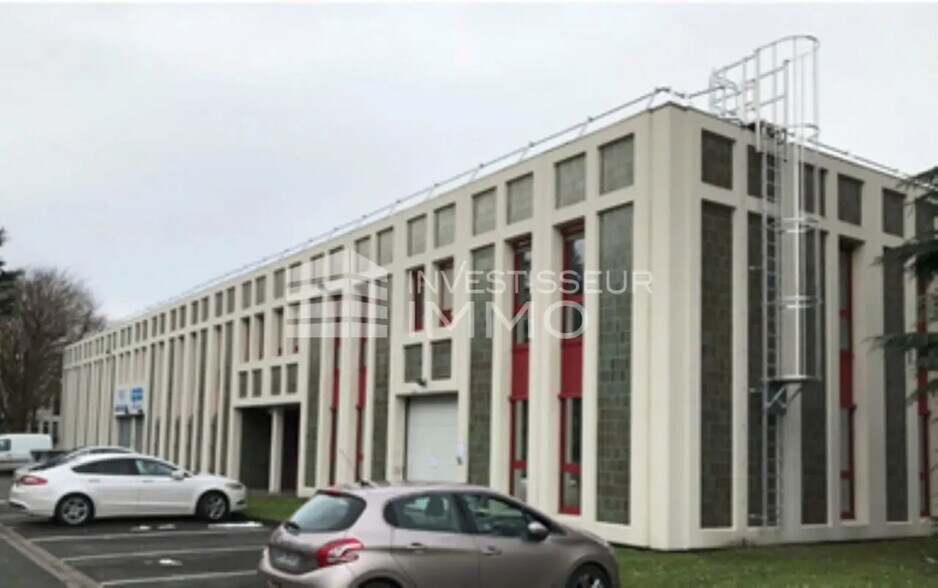 Light Industrial in Éragny to rent - Building Photo - Image 3 of 5