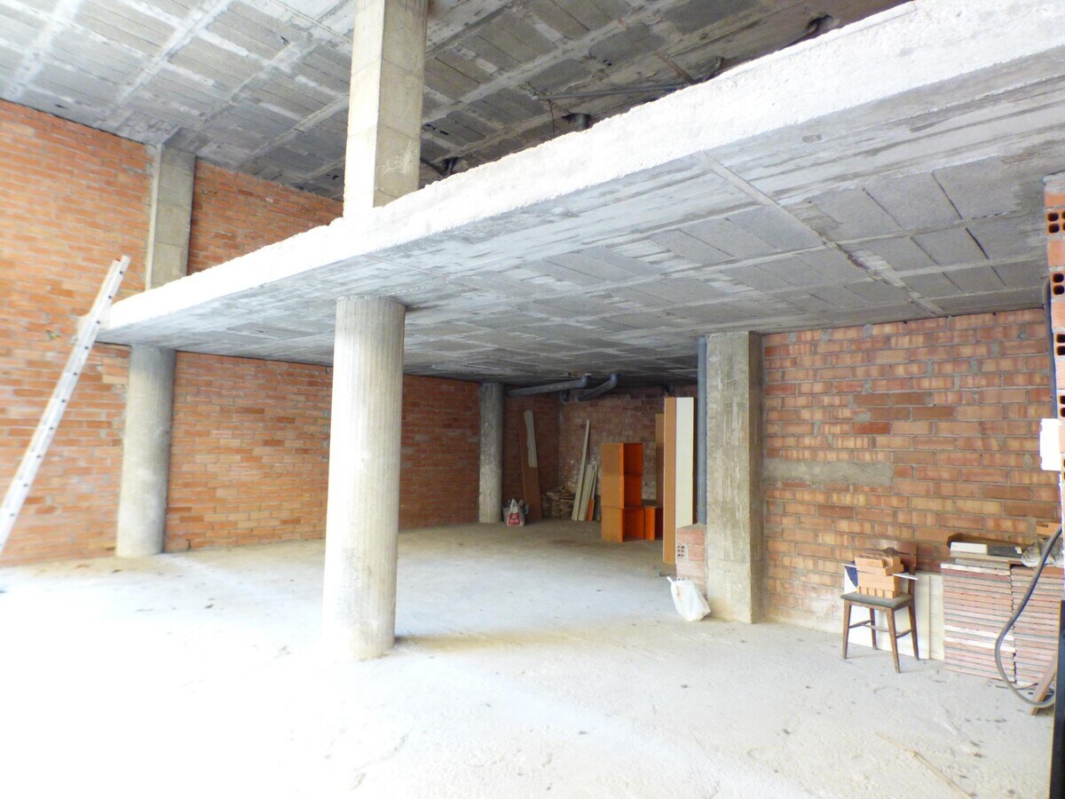 Manresa, BAR 08242 - Unit 4A - - Interior Photo - Image 2 of 3