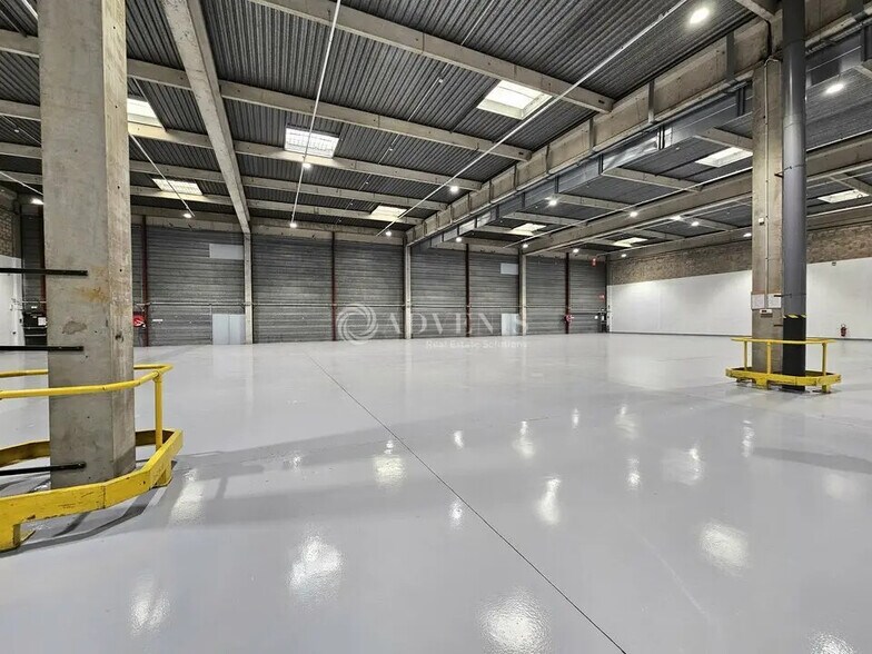 Industrial in Gennevilliers to rent - Interior Photo - Image 2 of 7