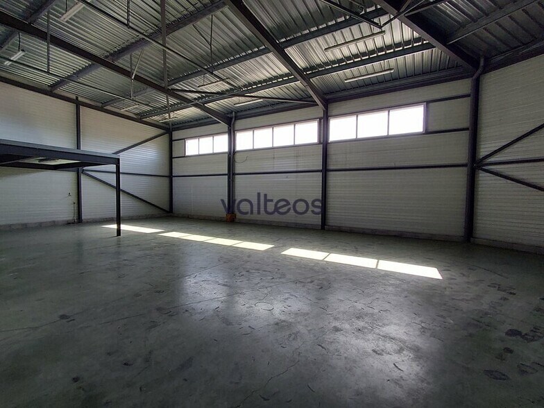 20 Rue Gaspard-Gustave Coriolis, Plaisance-du-Touch to rent - Interior Photo - Image 3 of 7