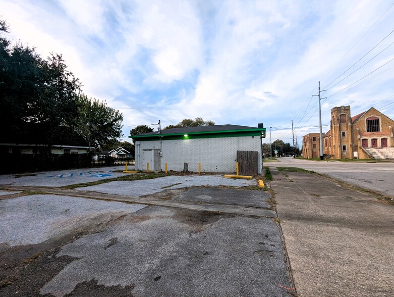 1203 Washington Blvd, Beaumont, TX for rent - Building Photo - Image 3 of 10