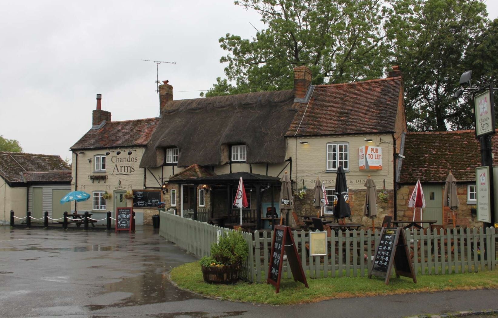 8 The Turnpike, Oakley for sale Primary Photo- Image 1 of 1