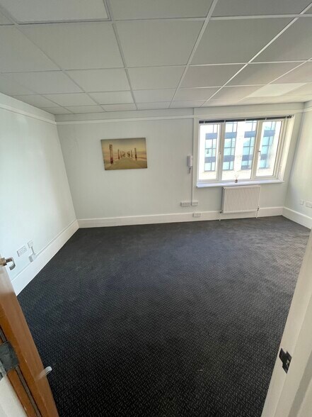 15 Christchurch Rd, Bournemouth to rent - Building Photo - Image 2 of 12