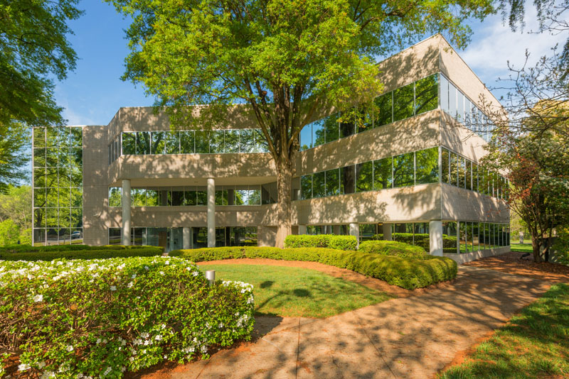 4501 Charlotte Park Dr, Charlotte, NC for sale - Building Photo - Image 1 of 1