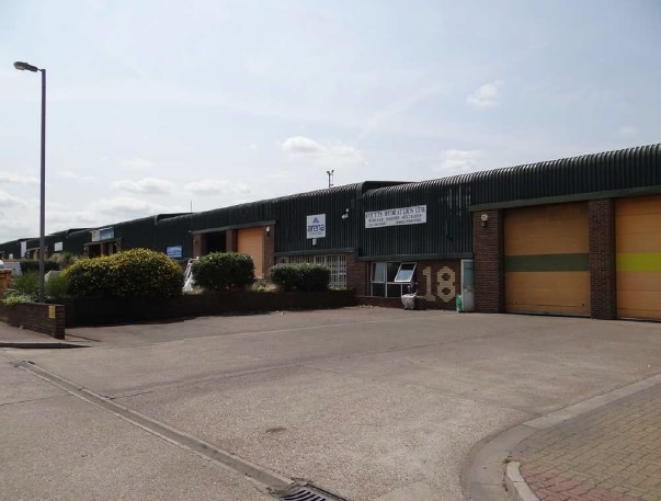 Manor Rd, Erith to rent - Building Photo - Image 3 of 5