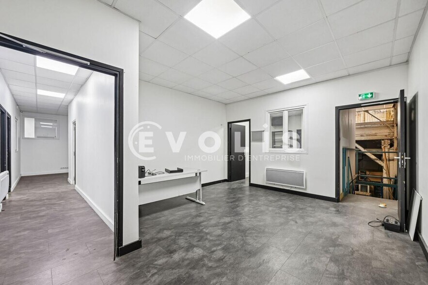 Light Industrial in Malakoff for sale - Interior Photo - Image 2 of 15