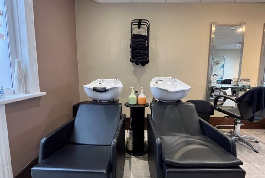 1072 Shields Rd, Newcastle Upon Tyne for sale - Interior Photo - Image 3 of 8