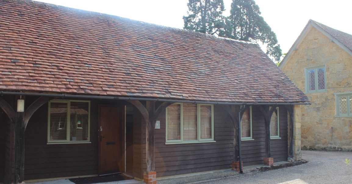 Lake Rd, Ockley to rent Building Photo- Image 1 of 3