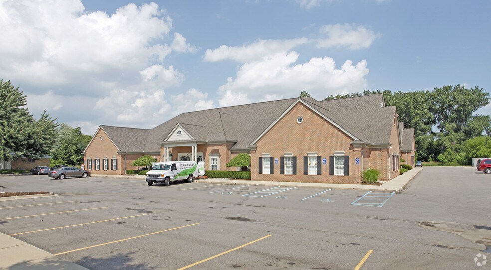 46600 Romeo Plank Rd, MI 48044 Office Center UK