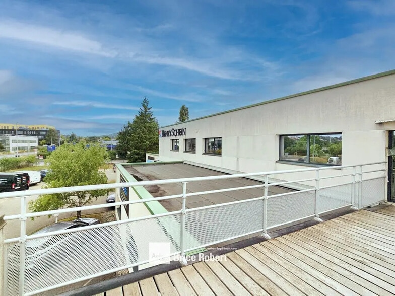 1111 Chemin De La Bruyère, Limonest to rent - Building Photo - Image 2 of 9