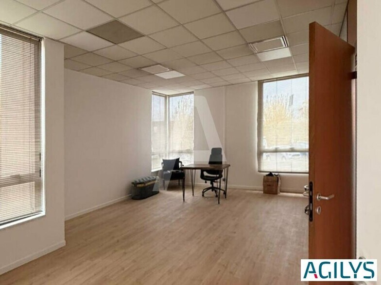 23 Rue Du Saule Trapu, Massy to rent - Interior Photo - Image 3 of 10