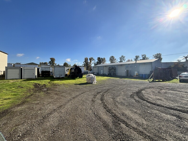 1411 Salem Industrial Dr NE, Salem, OR for rent - Building Photo - Image 3 of 19