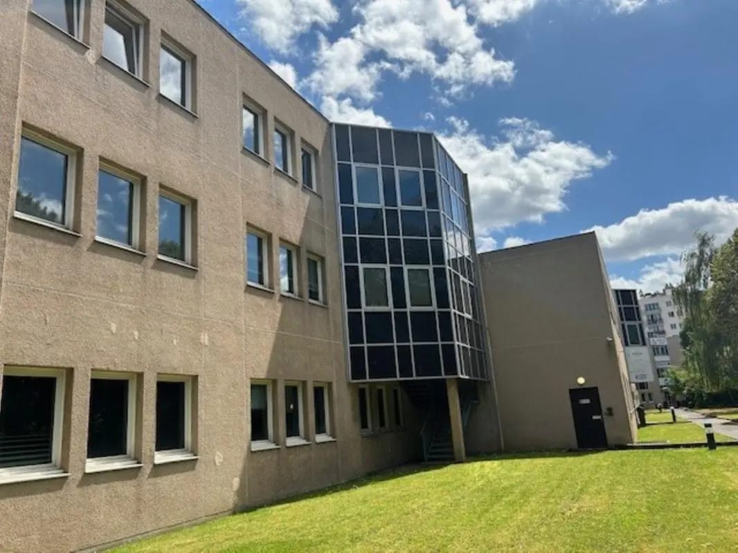 Office in Nanterre to rent Building Photo- Image 1 of 25