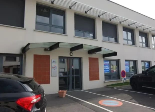 Location Bureaux 594 m²