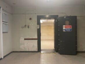 38-38A High St, Alton to rent Interior Photo- Image 2 of 2