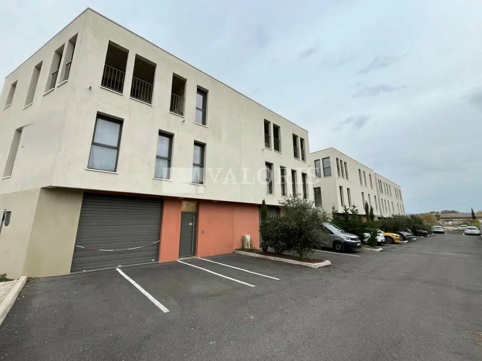 Location Bureaux 73 m² - Photo 1