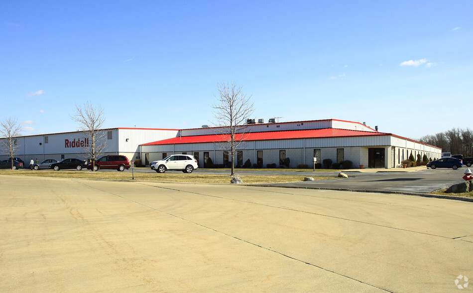 669 Sugar Ln, Elyria, OH for sale - Primary Photo - Image 1 of 1