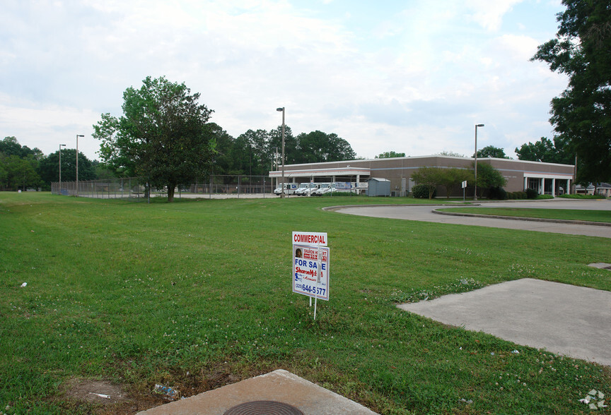 1600-blk S Burnside Ave, Gonzales, LA for sale - Primary Photo - Image 1 of 1