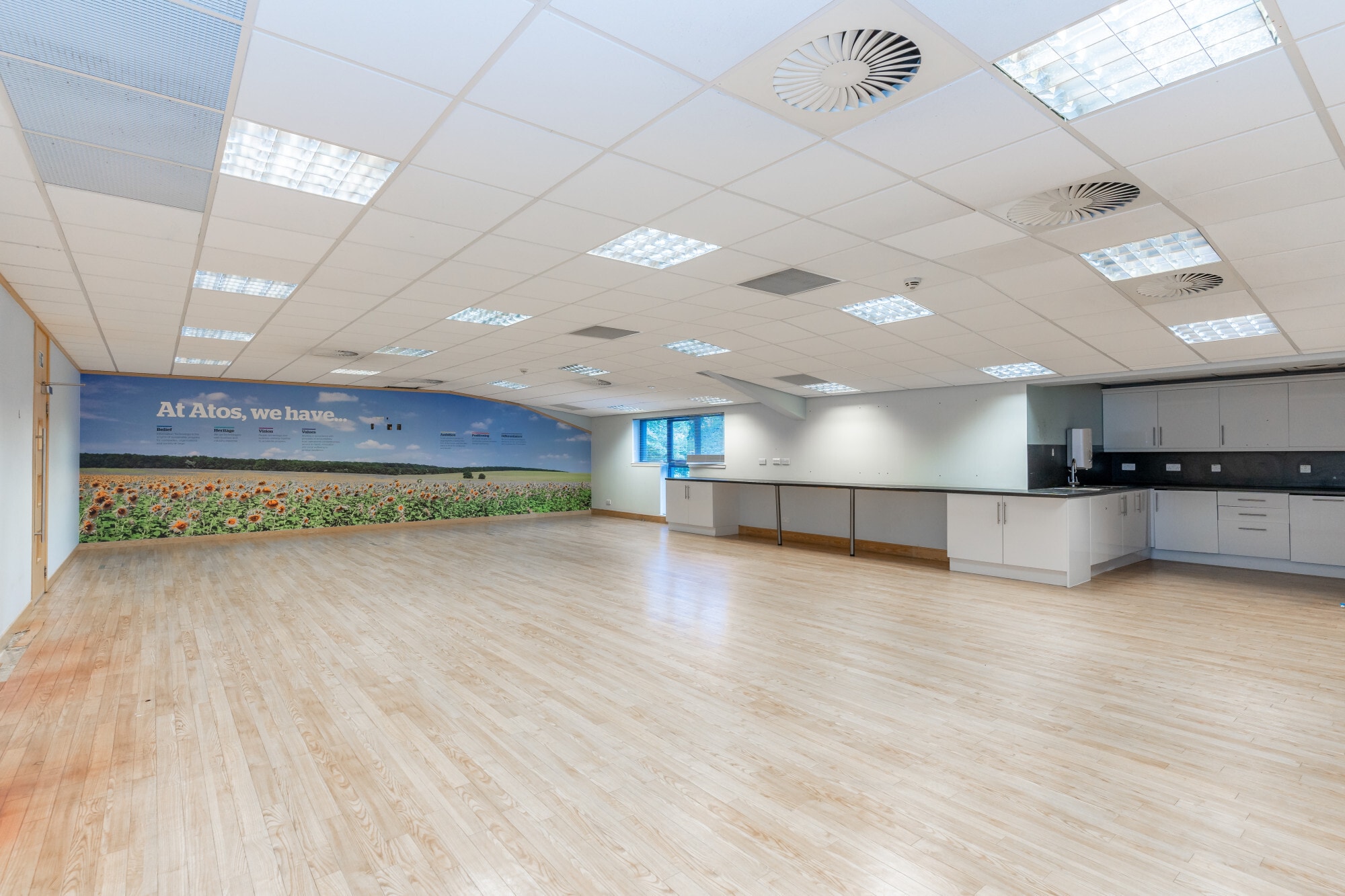 Appleton Pky, Livingston to rent Interior Photo- Image 1 of 2