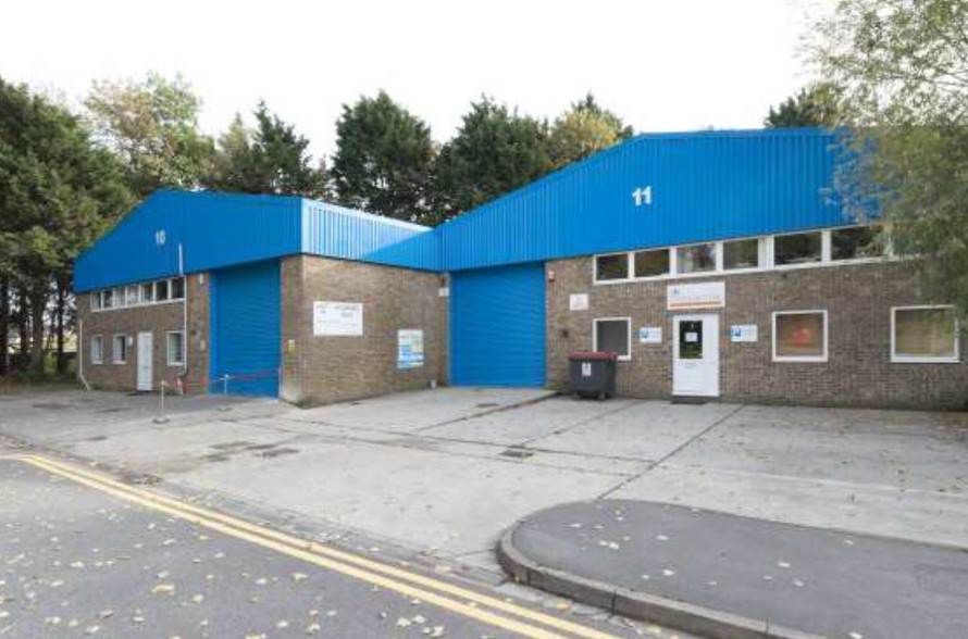 Headlands Trading Estate, Swindon for rent - Primary Photo - Image 1 of 1