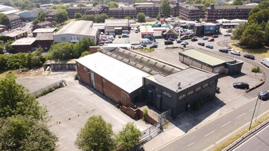 Park Rd, Oldham to rent Building Photo- Image 2 of 4