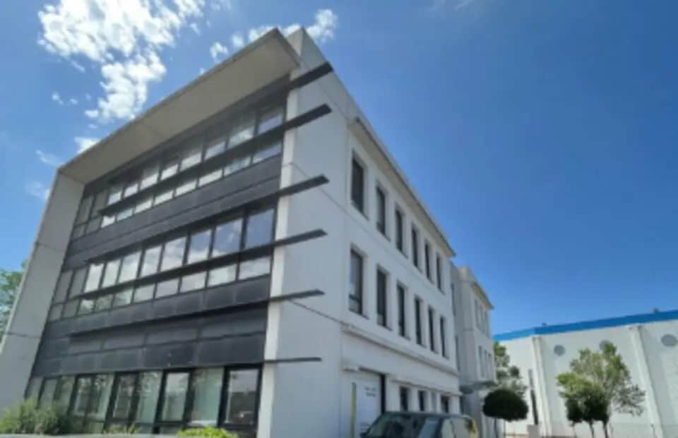 Location Bureaux 171 m² - Photo 1