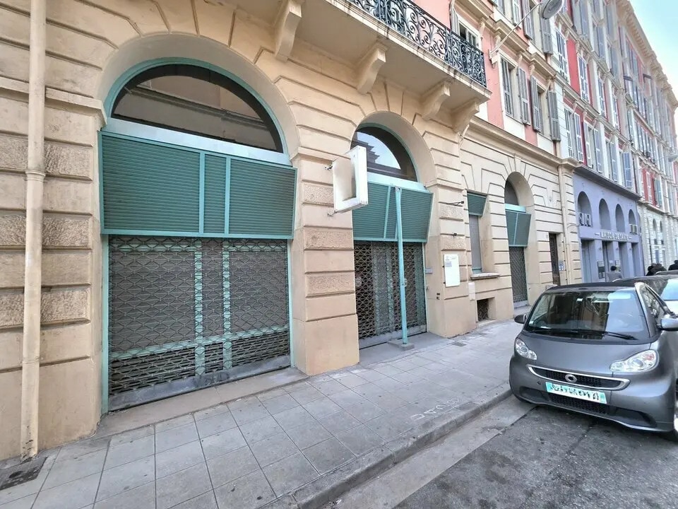 Location Commerce 272 m² - Photo 1