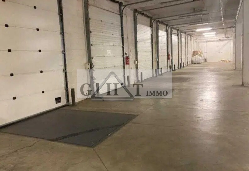 Industrial in Saint-Denis to rent - Interior Photo - Image 3 of 3