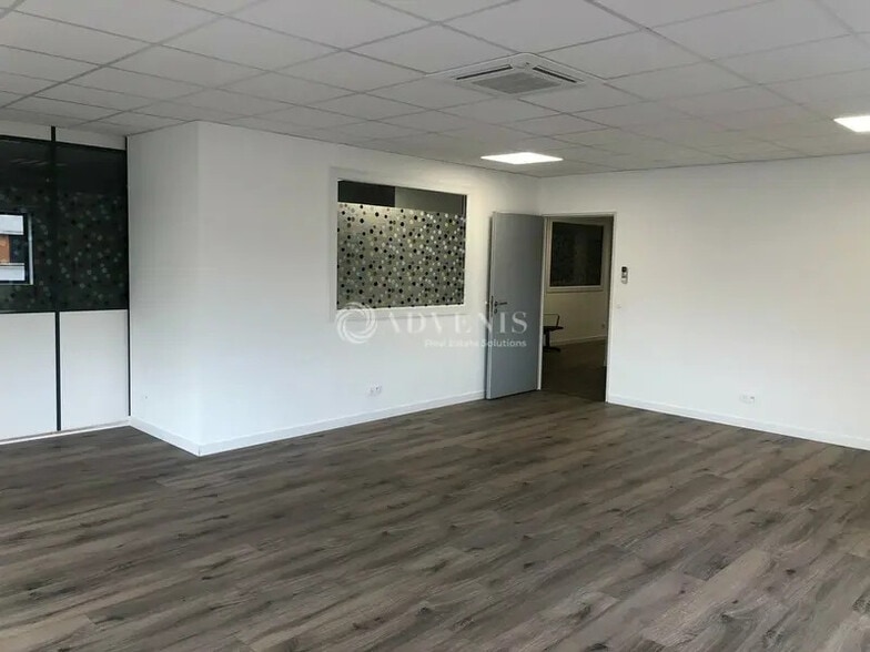 Office in Meyzieu to rent - Interior Photo - Image 3 of 12