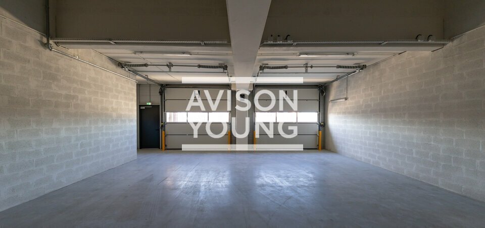 Light Industrial in Bondy to rent - Interior Photo - Image 3 of 12