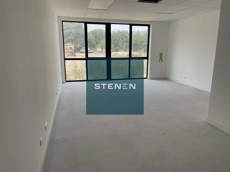 Office in Aubagne to rent - Interior Photo - Image 2 of 6