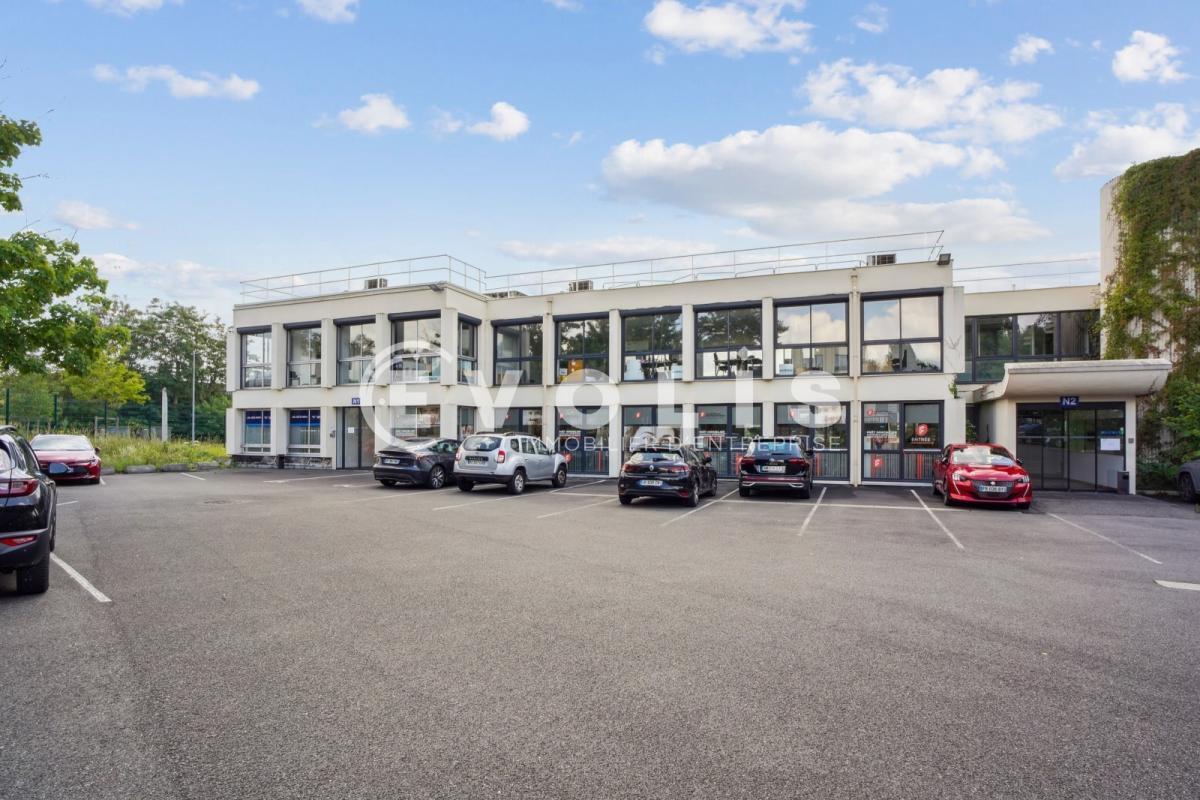 Office in Palaiseau for sale Building Photo- Image 1 of 12
