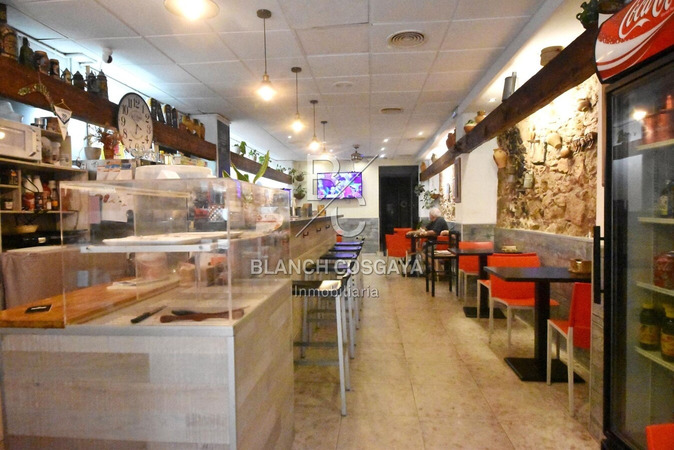 Barcelona, BAR 08012 - - - Interior Photo - Image 1 of 15