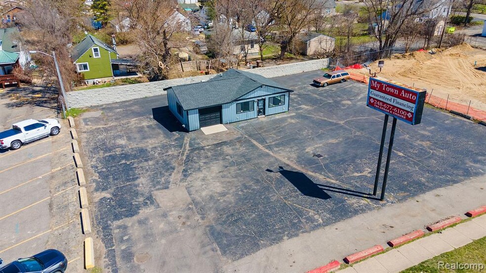 784 Cesar E Chavez Ave, Pontiac, MI for rent - Aerial - Image 2 of 23