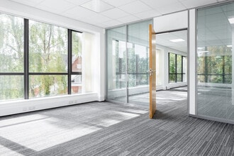 2 Lorne Park Rd, Bournemouth to rent Interior Photo- Image 2 of 3