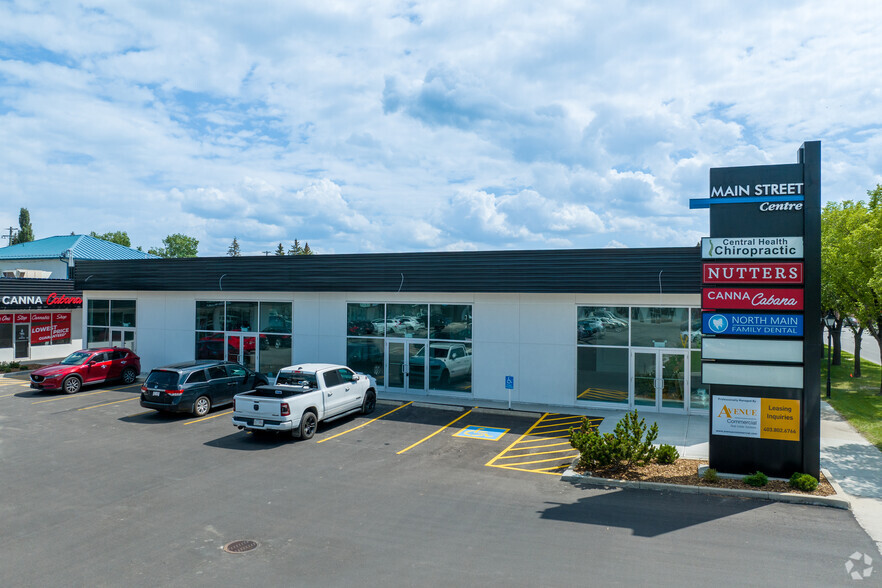 400 Main St NE, Airdrie, AB for rent - Building Photo - Image 3 of 10