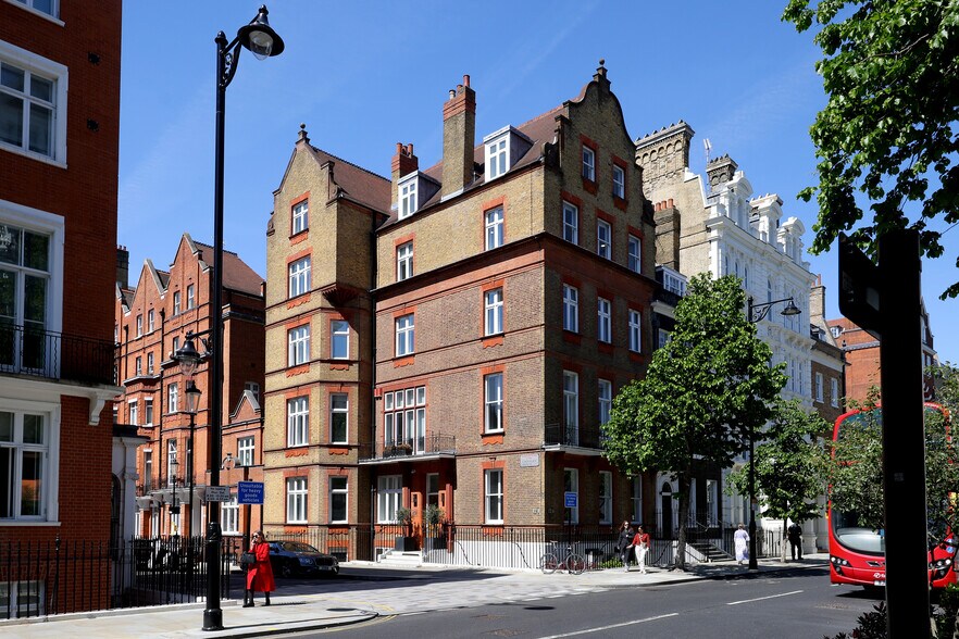 124 Sloane St, London to rent - Primary Photo - Image 1 of 10