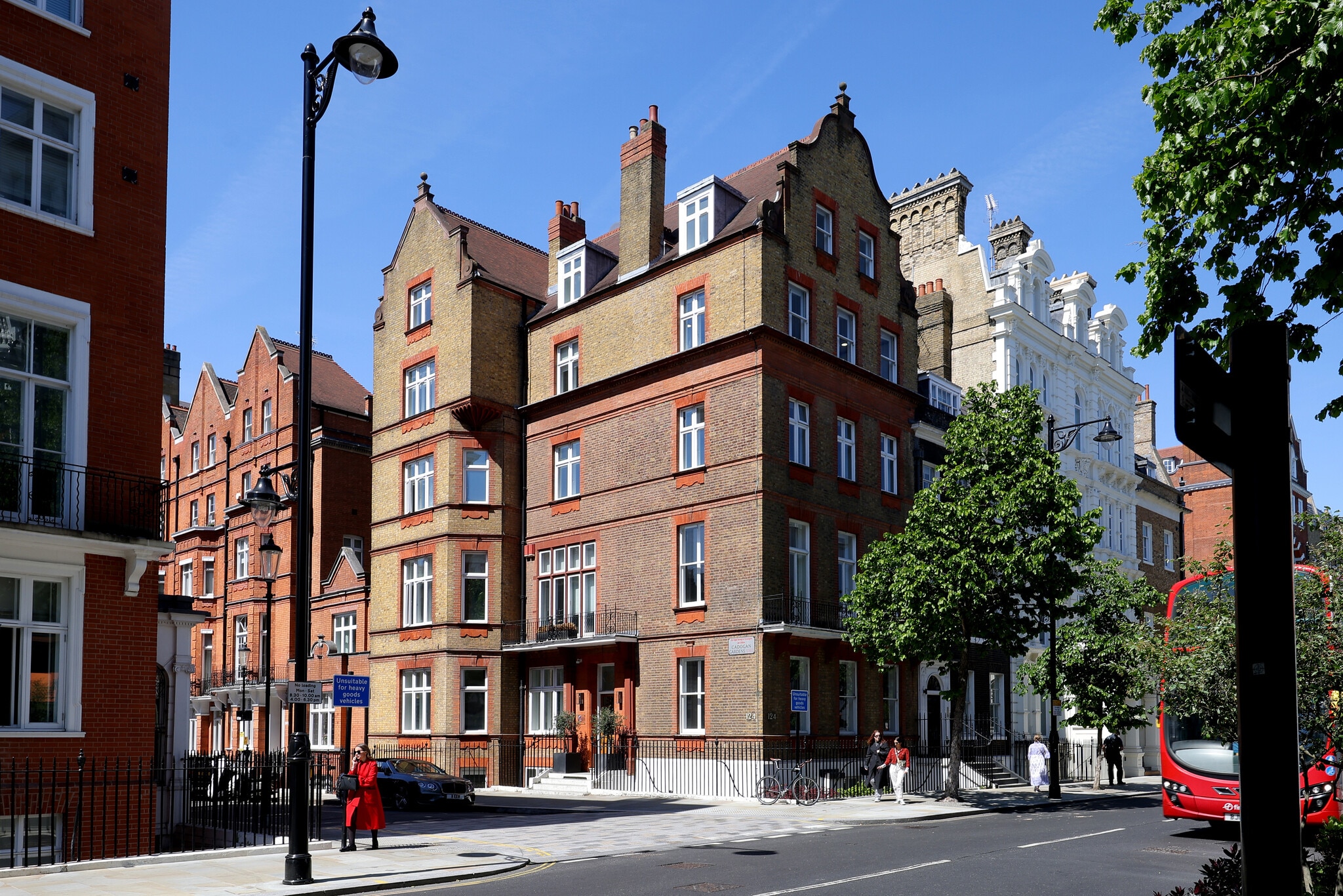 124 Sloane St, London to rent Building Photo- Image 1 of 11