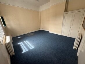 3-7 Grove Pl, Bedford to rent Interior Photo- Image 2 of 2