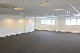 Segensworth Rd, Fareham to rent Building Photo- Image 2 of 5